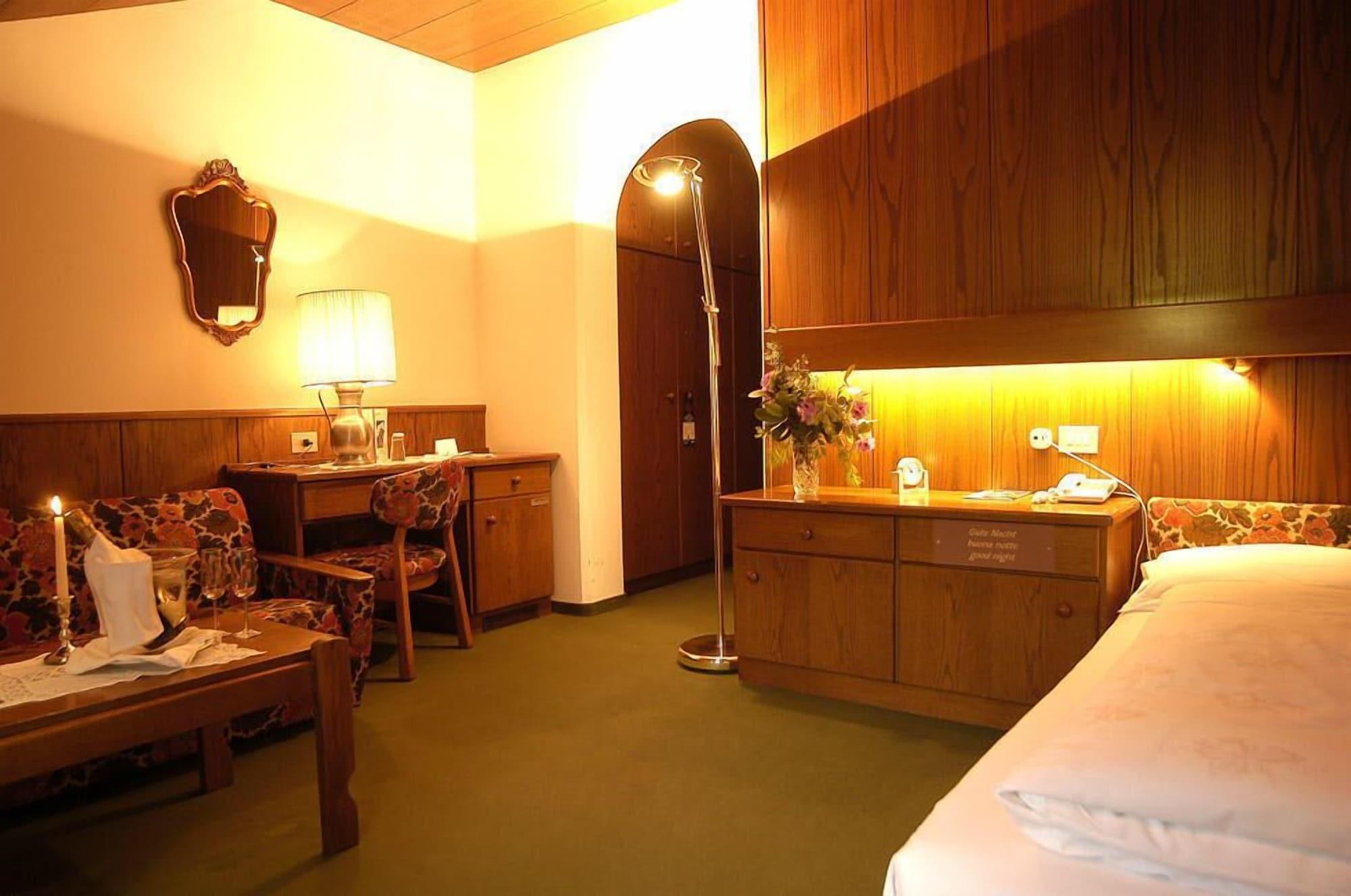 Hotel Gruener Baum Bressanone Dış mekan fotoğraf