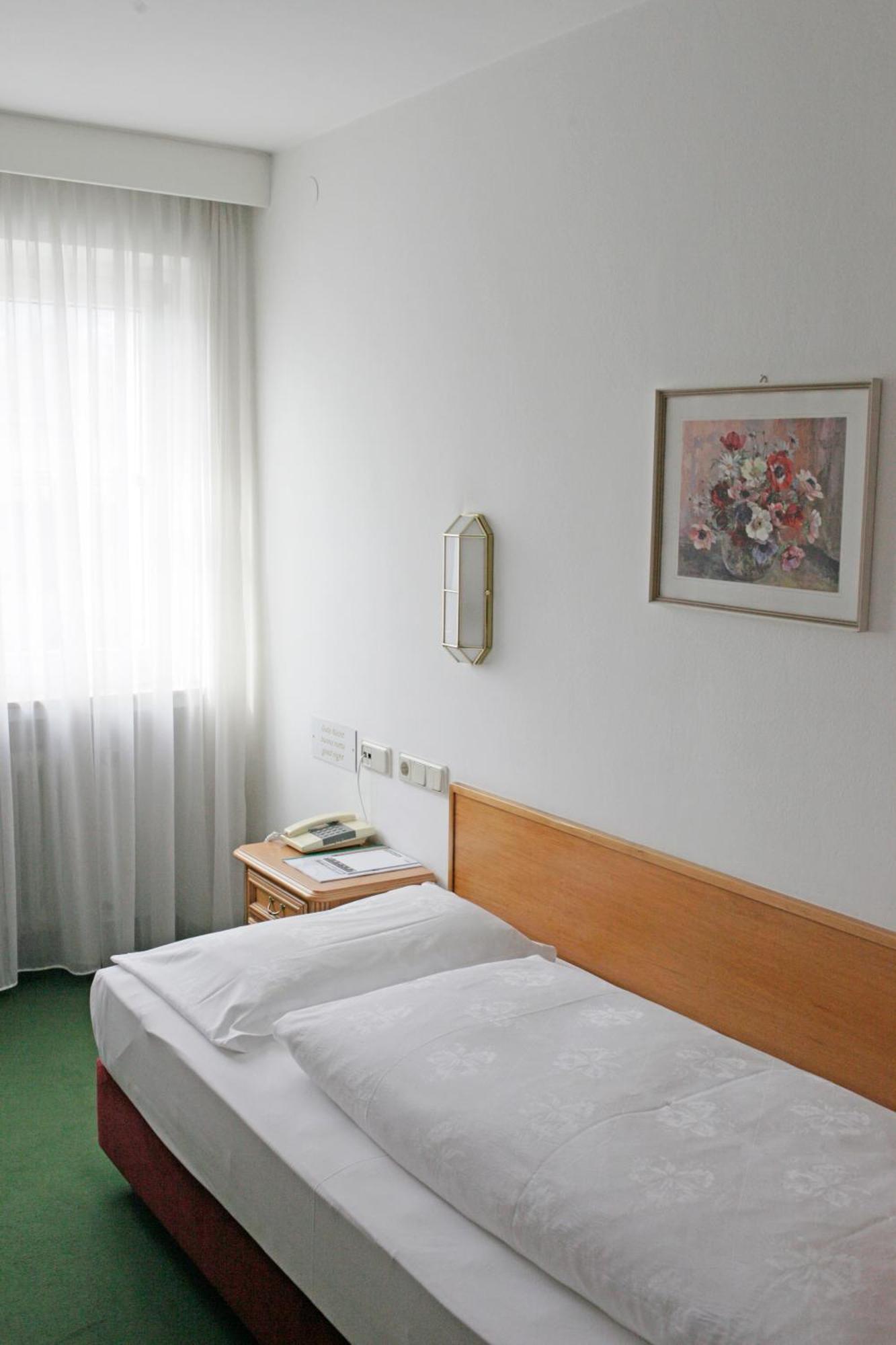 Hotel Gruener Baum Bressanone Oda fotoğraf